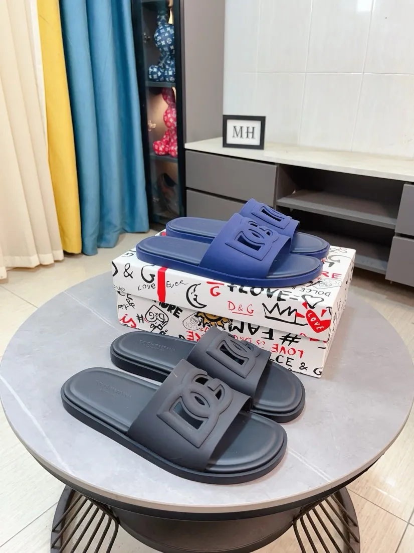 Men's shoes 💰280🌹🌹 (dg) New men's slippers, high-end boutique, leather puff upper with exquisite embossed logo decoration, fine workmanship, super soft sole, casual, loose and comfortable, a must-have in summer! \nsize：38-44